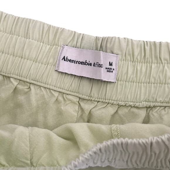 Women's Size M Abercrombie & Fitch Poplin Pull-On Light Green Shorts - Picture 2 of 4
